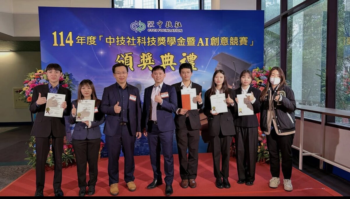 ▲義大化工系學生 陳勗仁、呂沂儒、李玫蓁、胡哲瑋與陳亞宣,在卓家榮、謝名家老師指導下,獲中技社科技獎學金15萬元整。