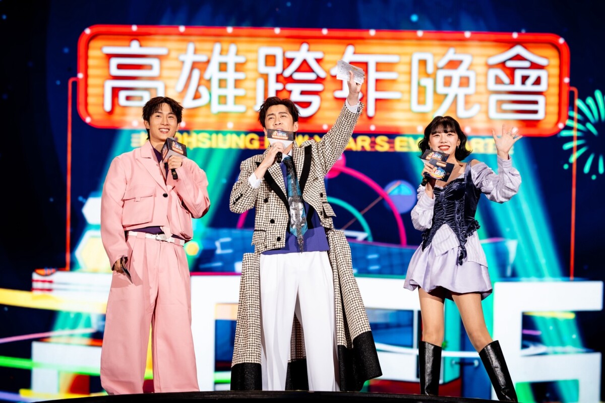 ▲「2026雄嗨趴」於夢時代前時代大道盛大登場，由全方位藝人、金鐘獎綜藝主持人陳漢典領軍，搭檔陽光幽默的綜藝活力王阿本與新生代人氣主持木木（林葦妮）主持，一起嗨翻跨年夜！高雄跨年更驚喜邀來漢典的另一半Lulu黃路梓茵帶來〈使勁搖＋觸電〉、〈真正有Sunny〉等動感組曲，兩人首度同台跨年，一同在高雄甜蜜迎接2026！
