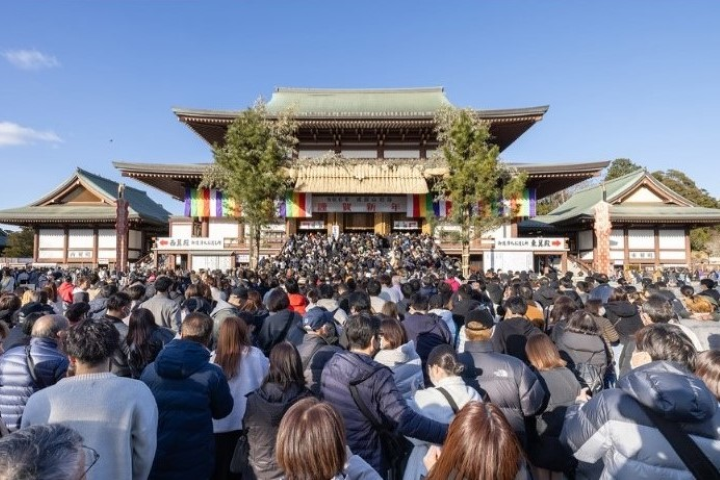 初詣期間非常熱鬧的成田山新勝寺。 圖:成田山新勝寺/提供