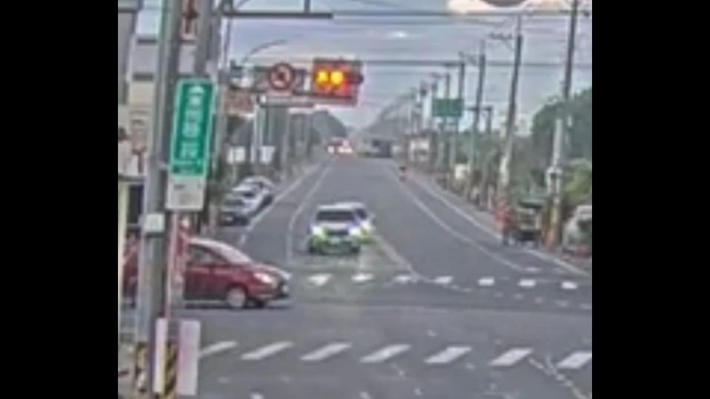 疑疲勞駕駛偏離車道　田中東閔路清晨2車對撞3人輕傷