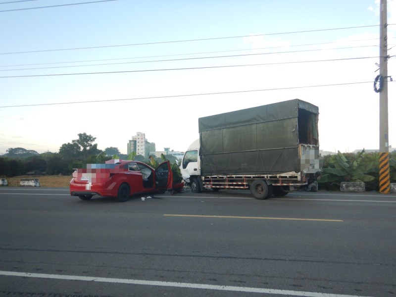疑疲勞駕駛偏離車道　田中東閔路清晨2車對撞3人輕傷 - https://www.watchmedia01.com