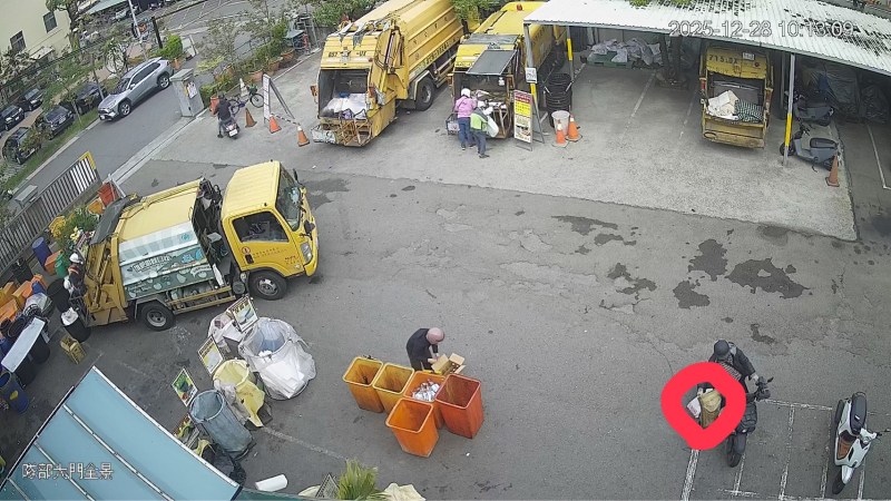 枕頭藏錢誤入垃圾車 清潔隊垃圾堆中翻遍找回 - https://www.watchmedia01.com