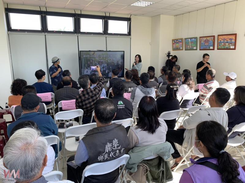 嚴珮瑜鄉長以「穩中有進,匯聚前行」為主軸回顧施政成果感謝各界,期盼持續凝聚力量,攜手推動鹿草邁向宜居、永續的未來。(圖/記者陳惲朋攝)