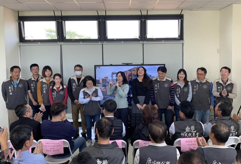 嚴珮瑜鄉長以「穩中有進,匯聚前行」為主軸回顧施政成果感謝各界,期盼持續凝聚力量,攜手推動鹿草邁向宜居、永續的未來。(圖/記者陳惲朋攝)