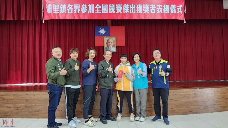 10項全國體育競賽榮獲前3名埔里鎮長廖志城開心頒發獎金鼓勵選手與教練 - https://www.watchmedia01.com