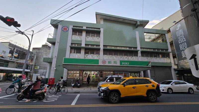 羊水一破不慌亂 郵局秒變生產現場 局長陳樂明贈紅包 - https://www.watchmedia01.com