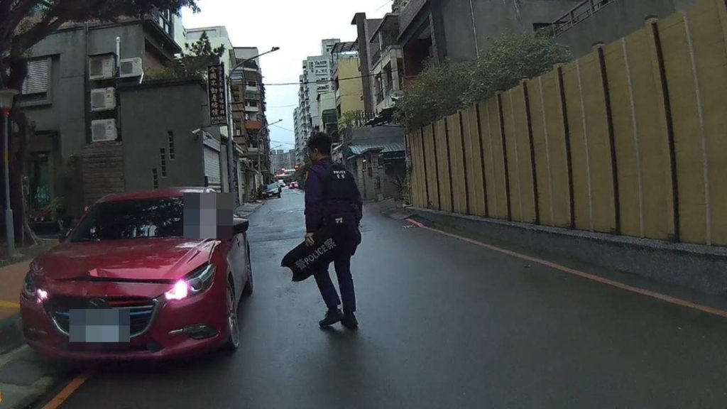 不能去跨年了!男子從東部開車到桃園 違停遭警方查獲毒駕酒駕
