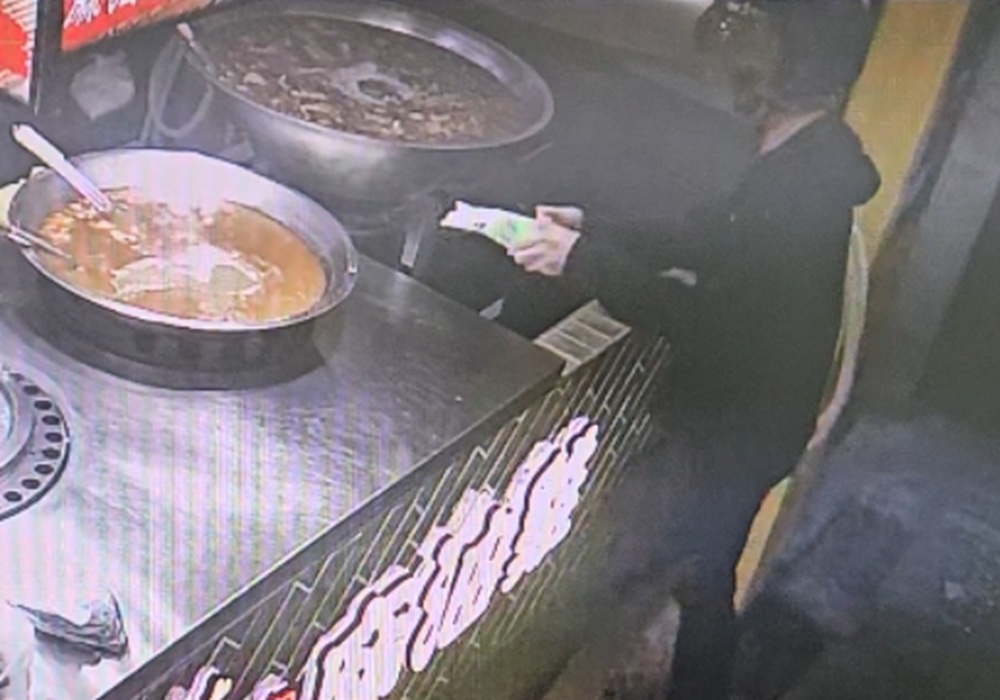 連鎖麻油雞10分店疑被惡搞 疑似砂糖整包丟鍋內警逮3人 245 cnews204260101a03