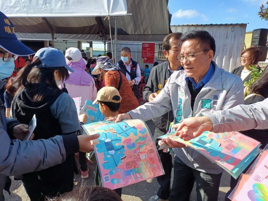 民進黨嘉義縣長參選人黃榮利 元旦拔蘿蔔與親子同樂
