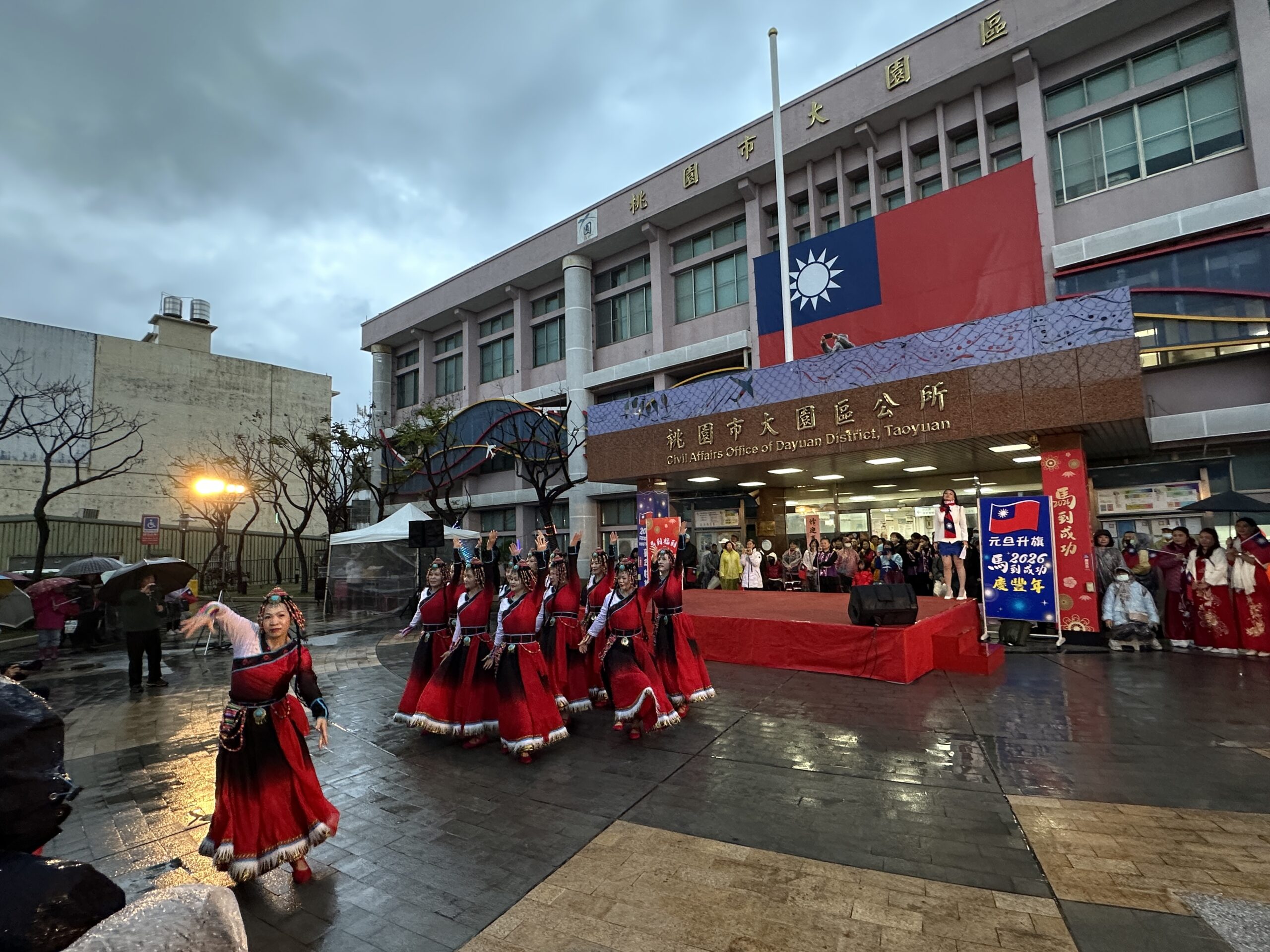 大園區公所元旦升旗吸引600人參加 雨天不減民眾熱情 IMG 7296 scaled
