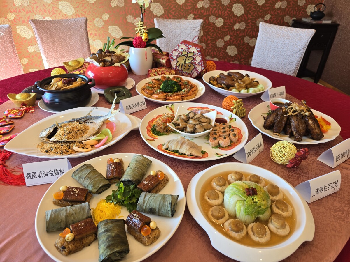 ▲台中金典酒店「金馬御膳年菜組」。(記者廖美雅拍攝)