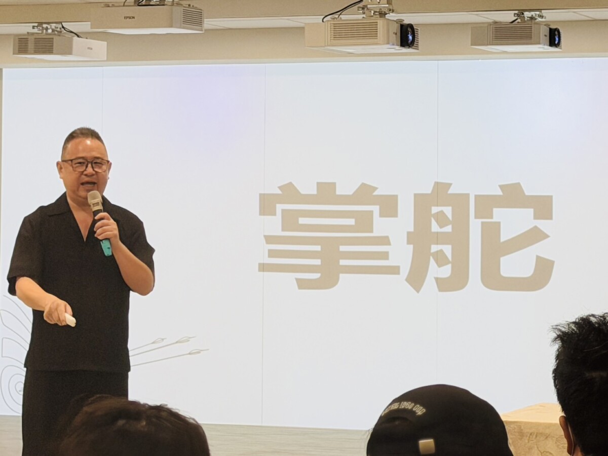 ▲百夫長集團主席陳志彬到僑光科大演講主題「打造自己獨有的個人社會魅力」。