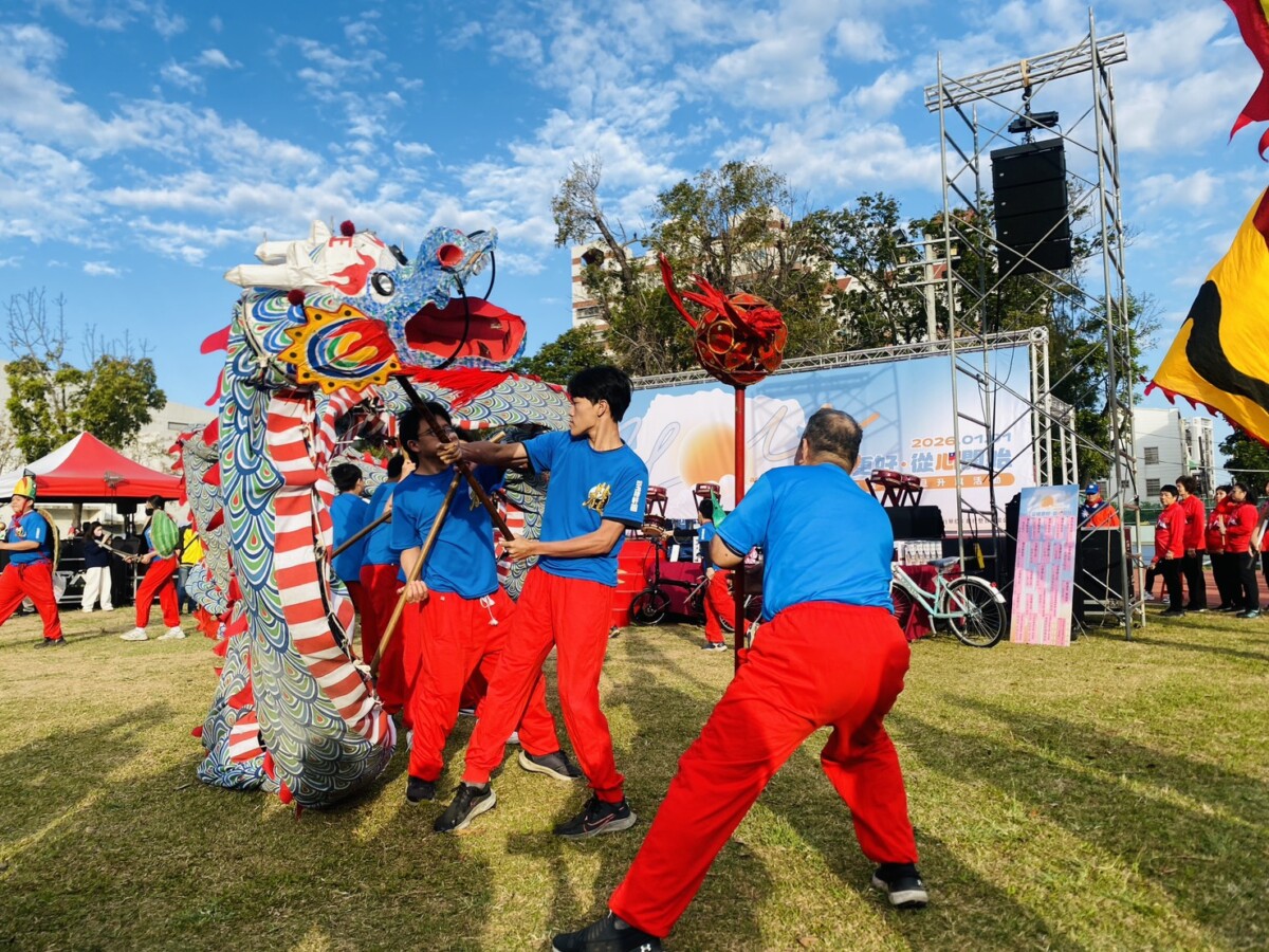 ▲從升旗典禮、元旦健走到朝天宮祈福,完整串聯宗教文化、地方特色與新年儀式感,讓北港成為雲林「新年第一站」。(記者蘇峯毅攝)