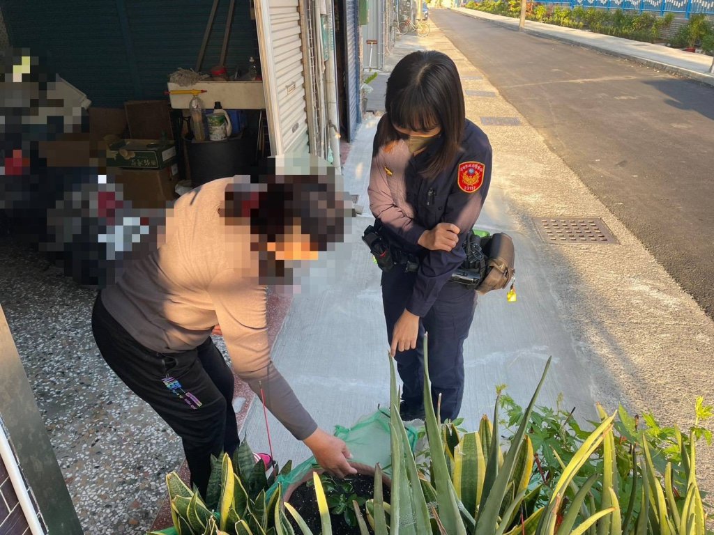 花盆裡竟被「埋肉塊」?婦人嚇壞急報警 監視器揭曉真相…笑翻全場
