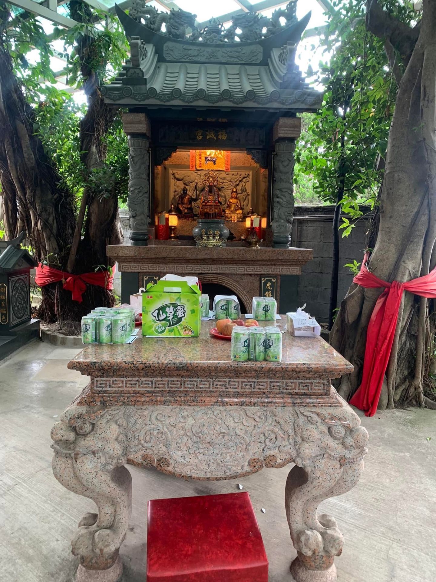警大校內的土地公。