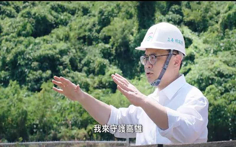 ▲賴瑞隆拍攝廣告短片闡述人生、奉獻高雄。(圖/創新聞記者朱星明翻攝)