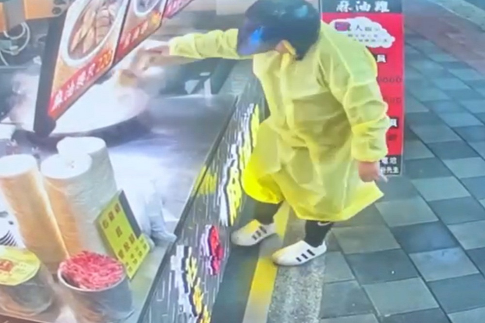 連鎖麻油雞10分店疑被惡搞 疑似砂糖整包丟鍋內3嫌羈押禁見 248 連鎖麻油雞10分店疑被惡搞 疑似砂糖整包丟鍋內3嫌羈押禁見 247