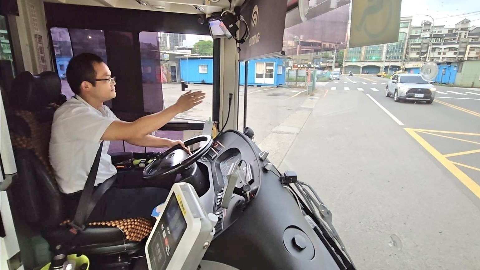 桃園交通局「大客車駕駛受訓即就業」 獎金加碼 避免訓後離職 hd54g65e45