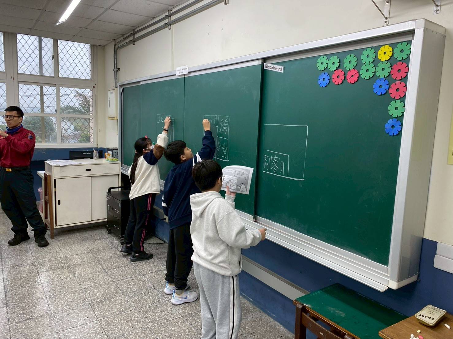 幼獅消防分隊前進高榮國小 點出「家庭逃生計畫」重要性 94531 0