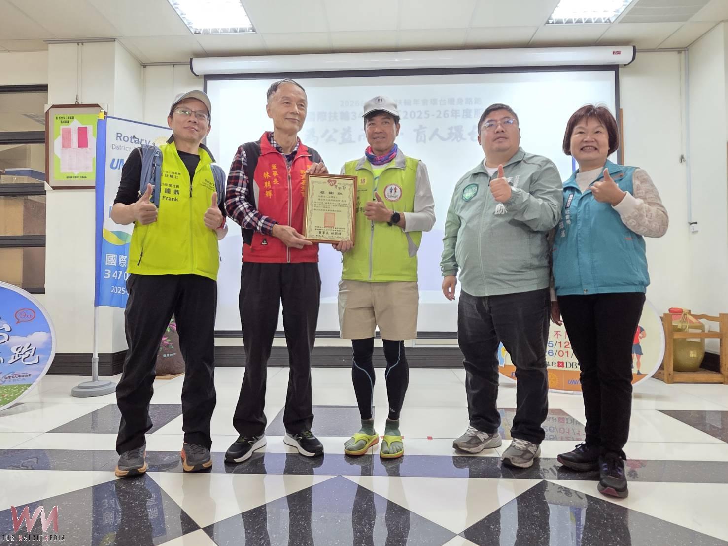 用雙腳跑出愛 盲人公益路跑串聯企業為弱勢募年菜 - https://www.watchmedia01.com