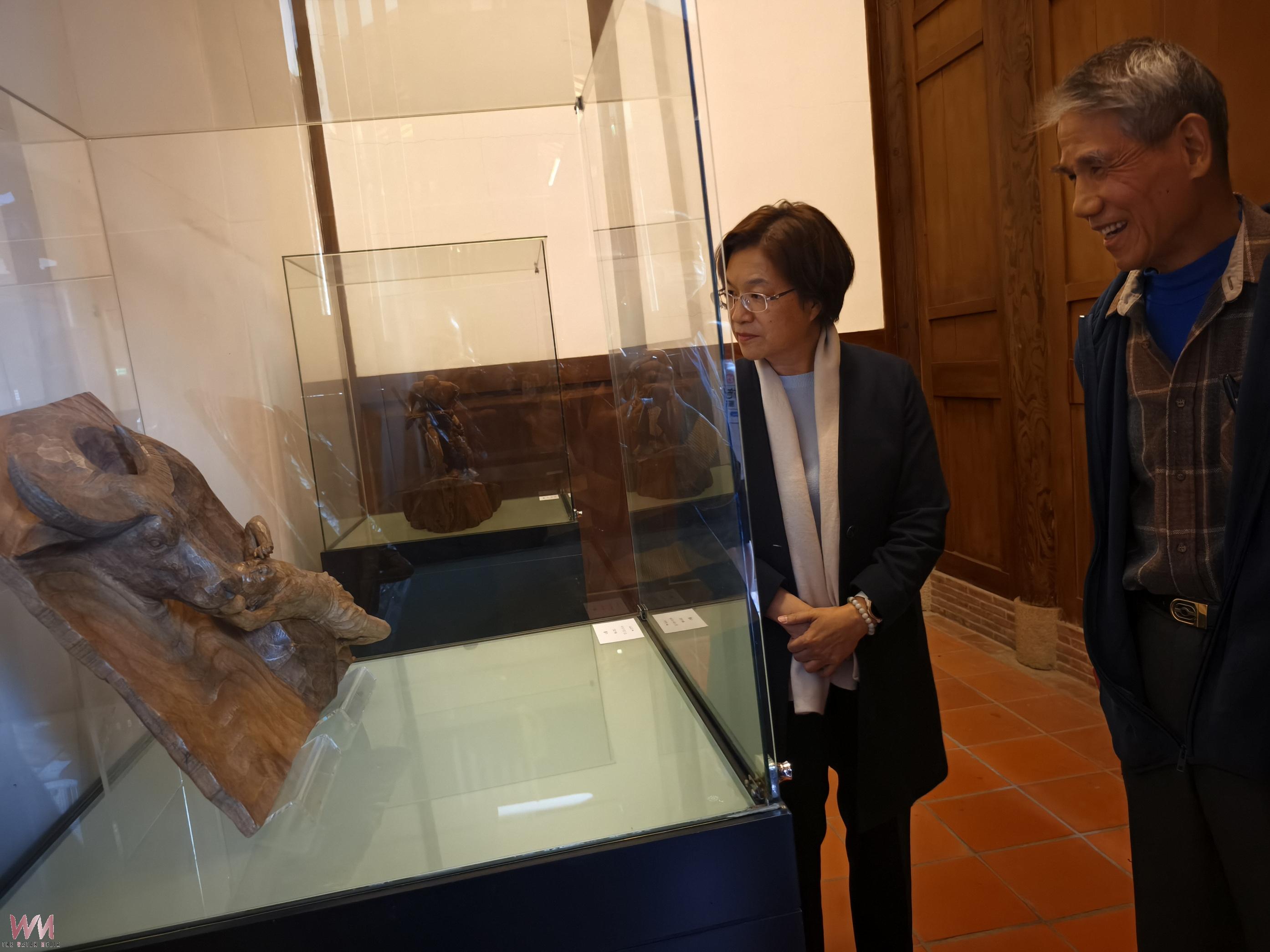 (有影片)/黃國書刻畫展 11件木雕、8幅鋼筆畫訴說信願人生 - https://www.watchmedia01.com