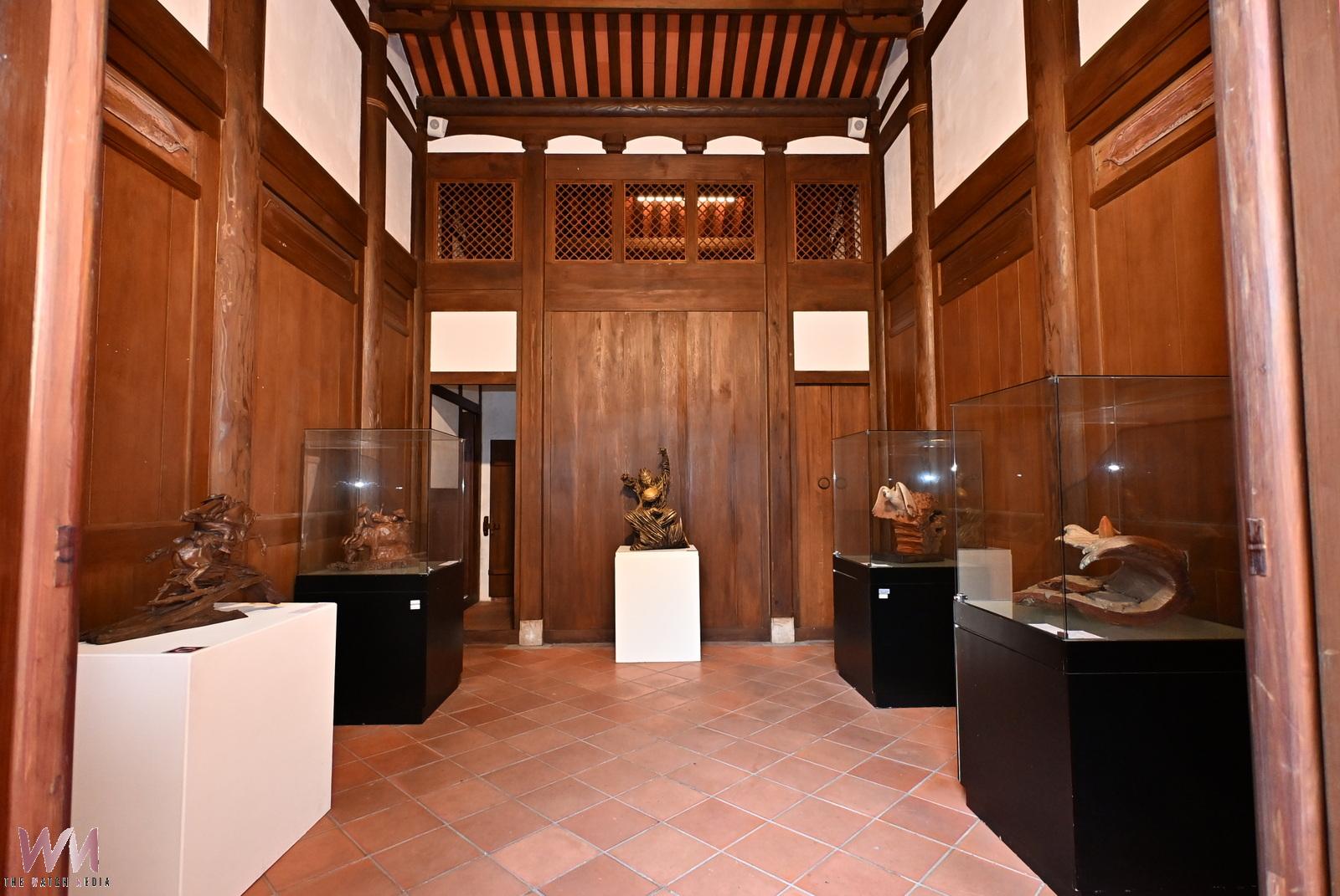 (有影片)/黃國書刻畫展 11件木雕、8幅鋼筆畫訴說信願人生 - https://www.watchmedia01.com