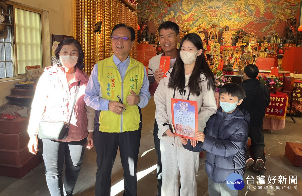 彰化南瑤宮表揚優秀學子,林世賢分享古蹟「修舊如舊」理念。圖記/者鄧富珍攝