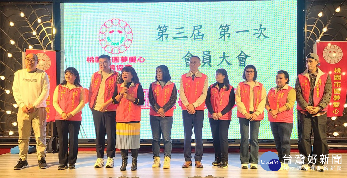 創會長謝慧謹特別感謝所有團隊成員多年來無私付出與辛勤奉獻。