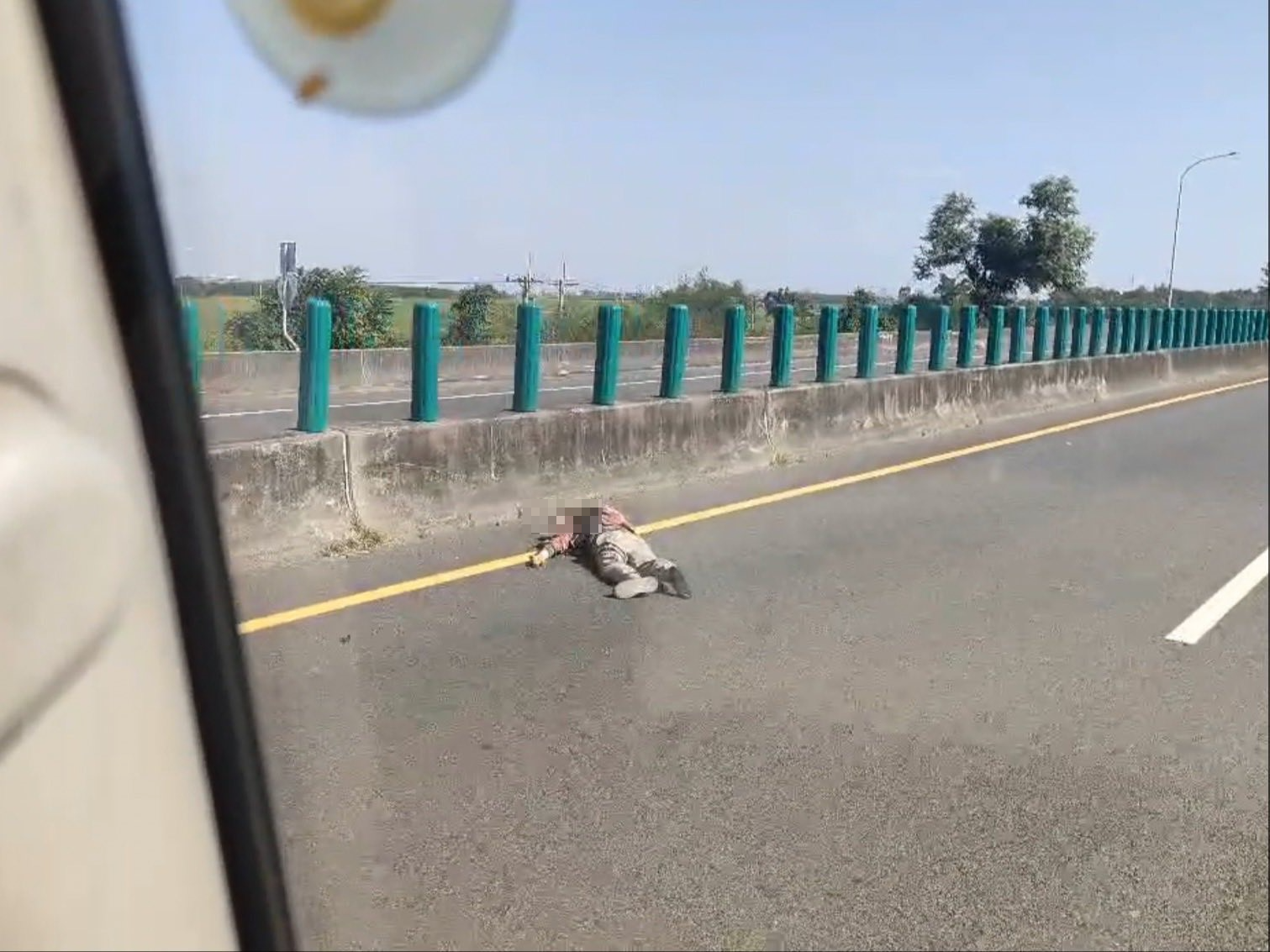 嘉義縣台82線快速道路今(3)日中午傳出驚悚車禍!