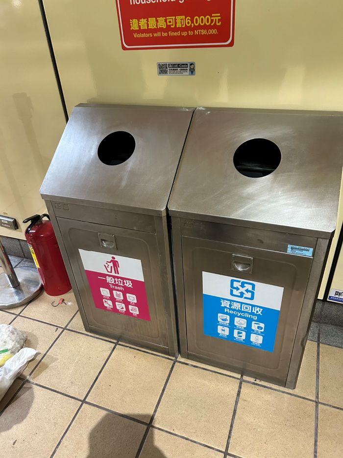 頂溪捷運站火警 15歲少年疑涉案送辦 34 《圖說》捷運站內垃圾桶。〈永和分局提供〉