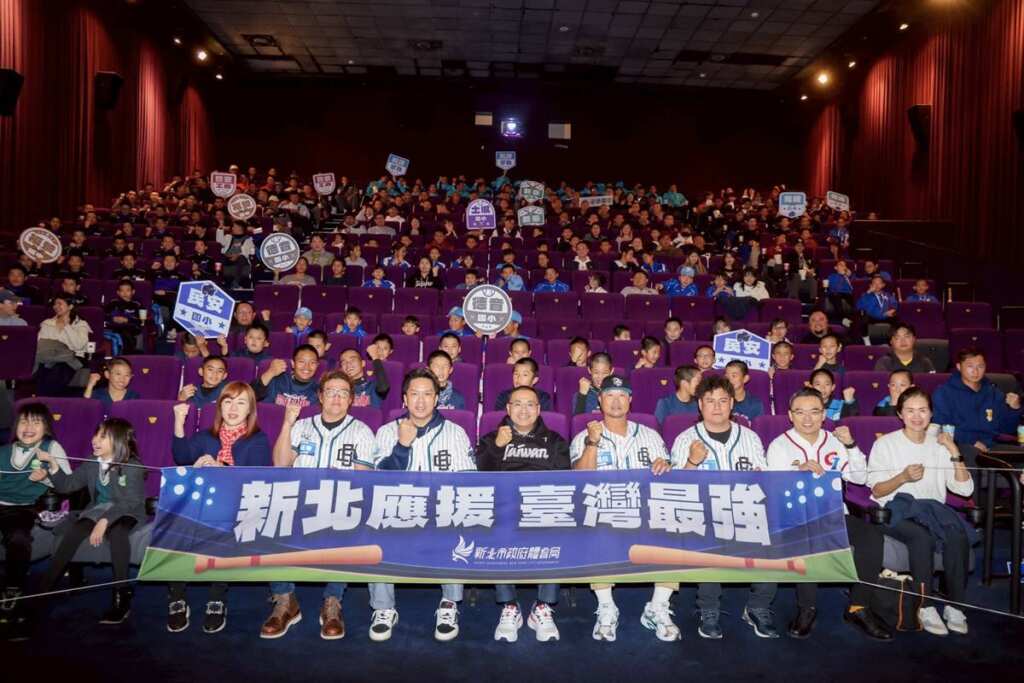 ▲侯友宜表示,新北市積極發展成人及三級棒球,培養出許多優秀選手,鼓勵現場的新北小球員只要持續努力,發揮團隊合作的精神,未來一定也會發光發熱。