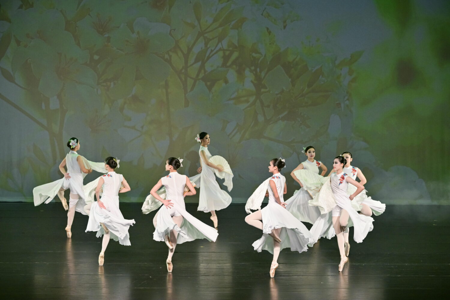 創新亮點《客家風華 in Ballet》:邀請「心舞季藝術舞蹈團」演出「戀戀五月雪」。(圖/紅心字會 提供)