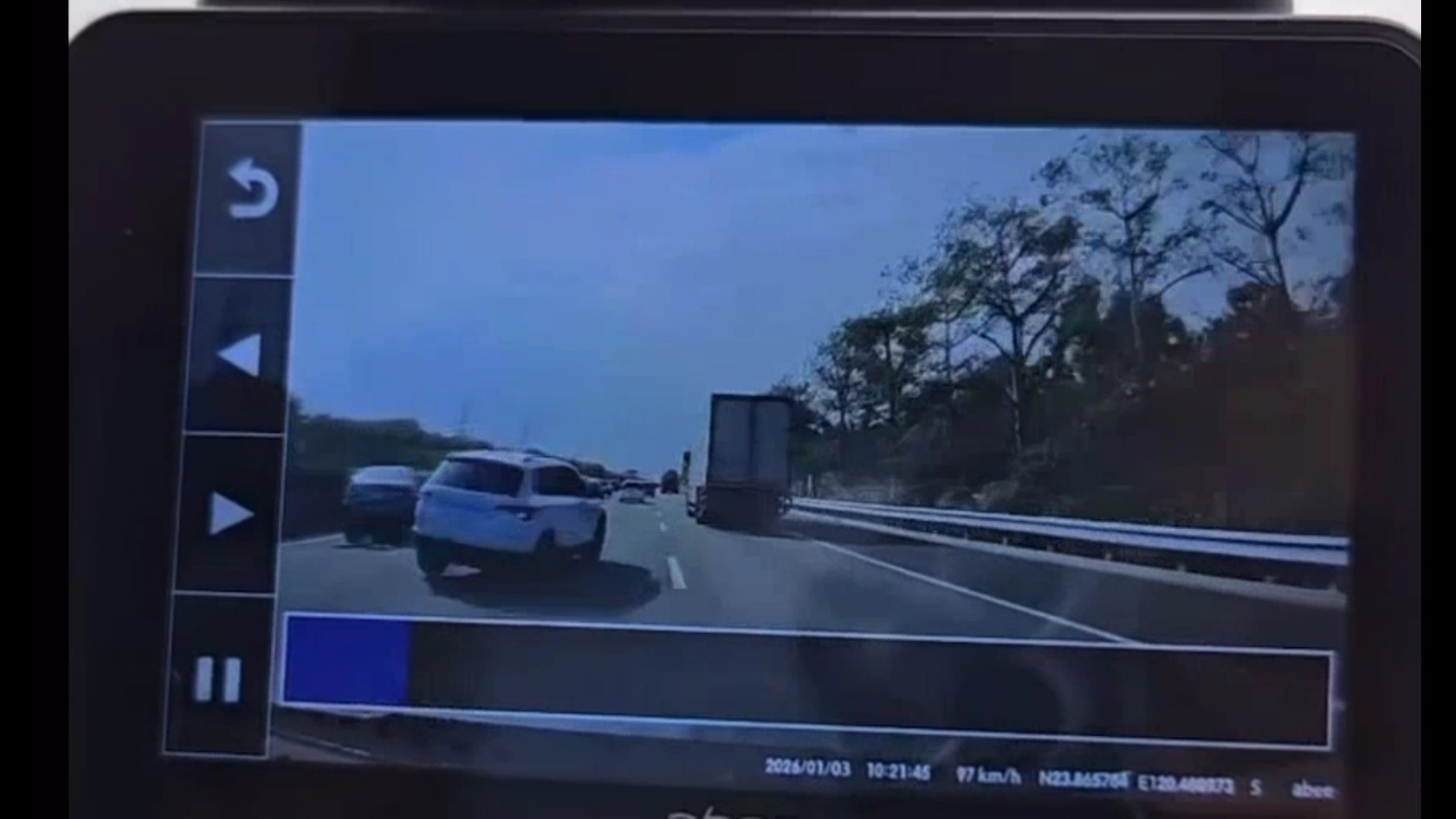 中山高彰化北斗段4車追撞 2歲女童、11歲男童受傷 - https://www.watchmedia01.com