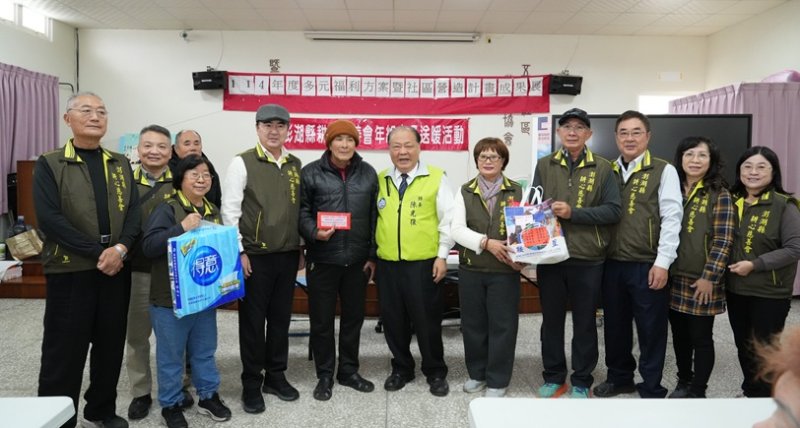 耕心慈善會寒冬送暖 陳光復關懷澎南弱勢家庭傳遞溫情