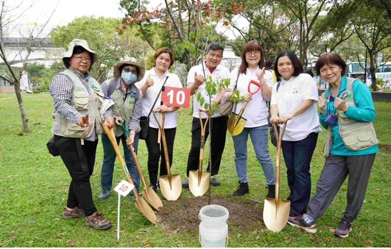 植樹愛地球抽豪華好禮 新北邀民眾為地球種下一棵樹