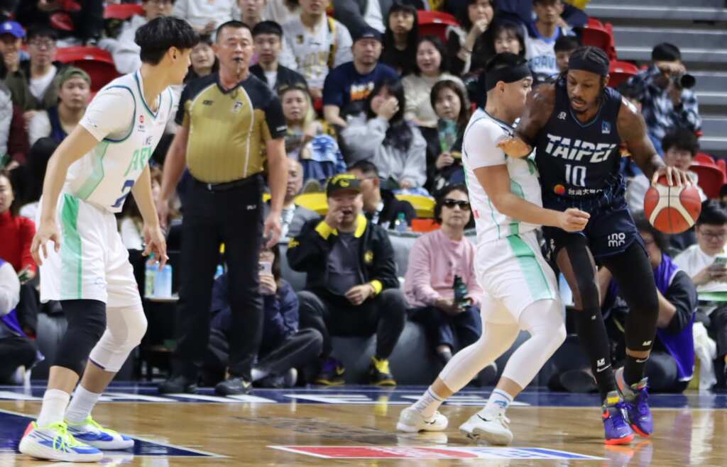 洋基工程隊招募防守悍將張伯維重出江湖，依然檔不住古德溫的火力。 (潘安彥攝影)
