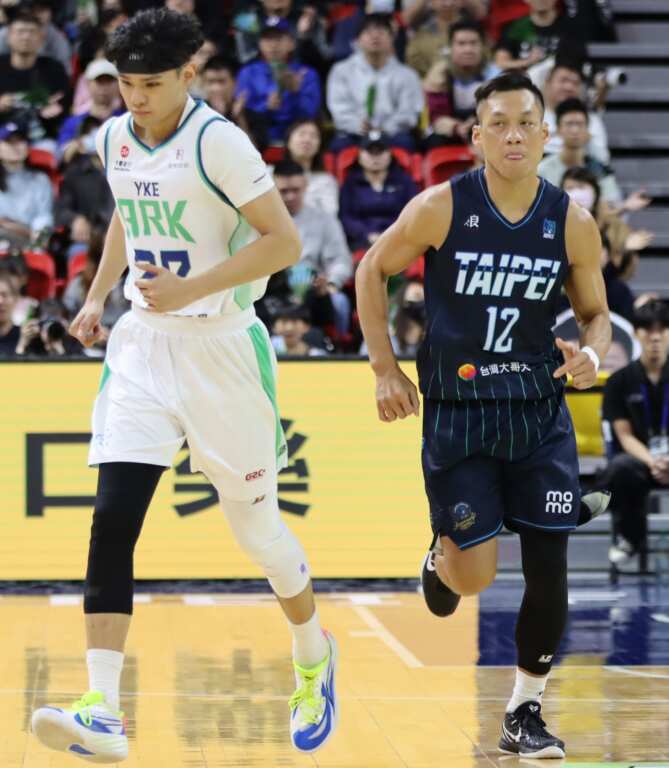 差距18歲，林志傑和張鎮衙的戰力差距好像海洋一樣大。 (潘安彥攝影)
