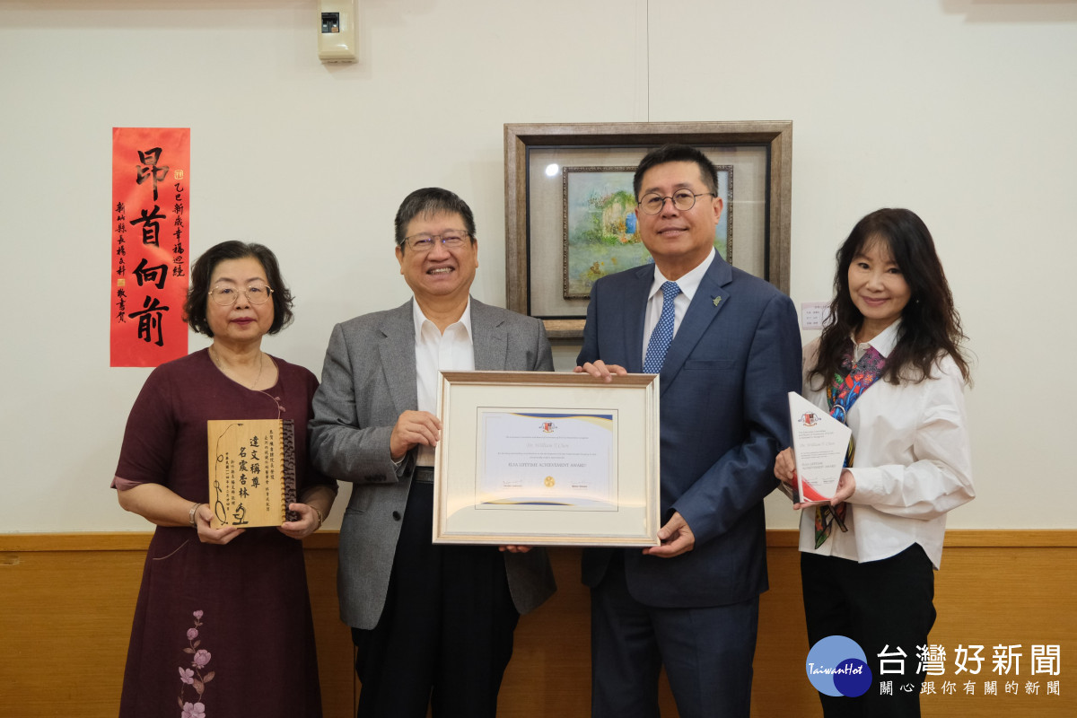 左一左二為楊文科縣長賢伉儷。右二右一為院長陳自諒賢伉儷。