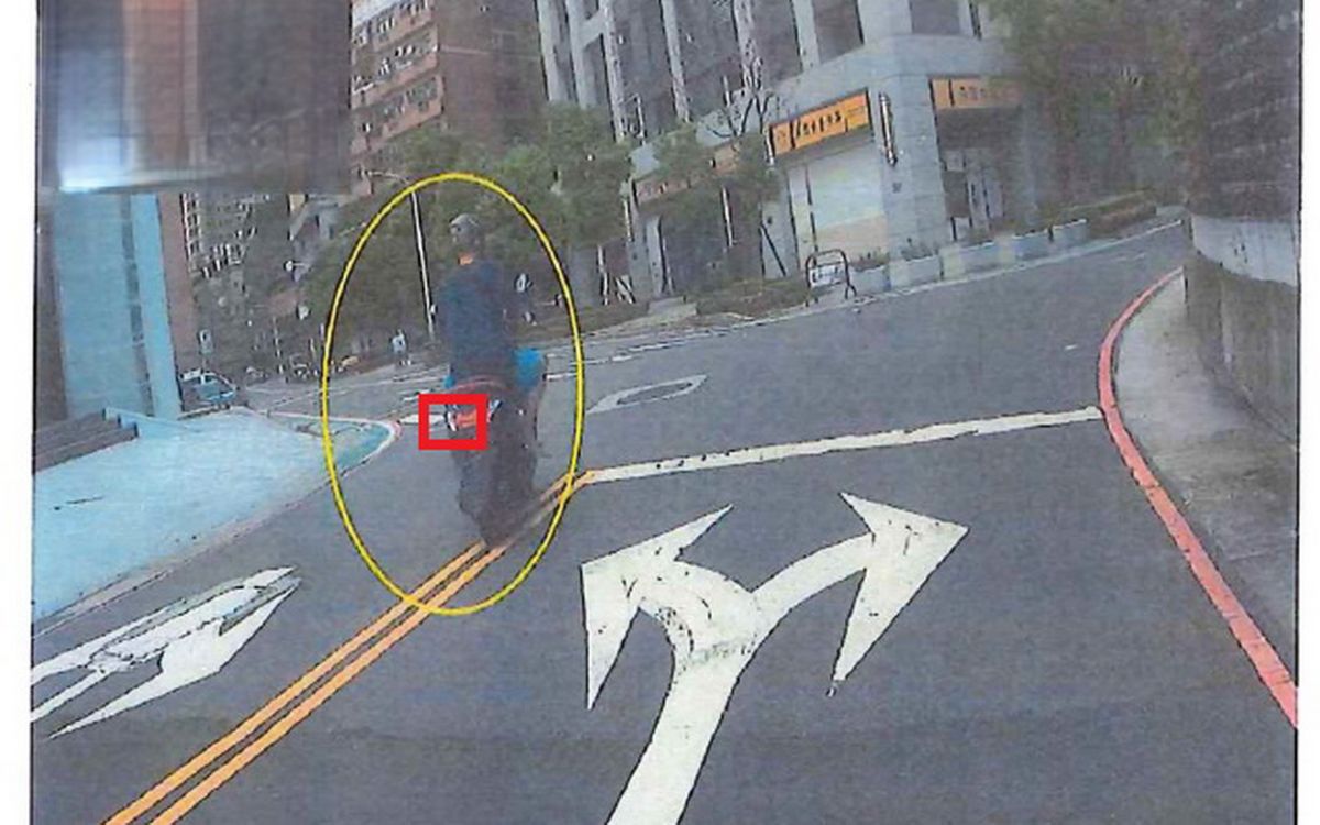 圖／機車騎士未使用方向燈。（新北市交通事件裁決處提供）