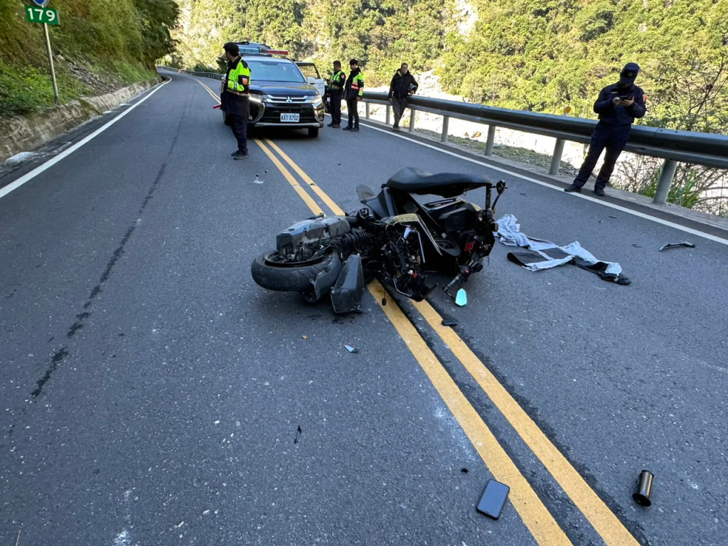 快訊/騎車上武嶺斷魂!東華男大生「過彎失控」墜10米邊坡 送醫不治
