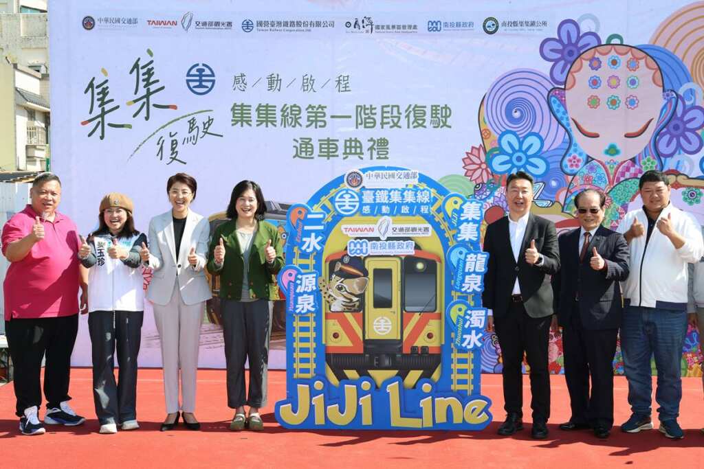 ▲喜迎集集線鐵路第一階段復駛「西遊記」彩繪列車首航,預告7月全線通車。(圖/記者張玉泰攝)