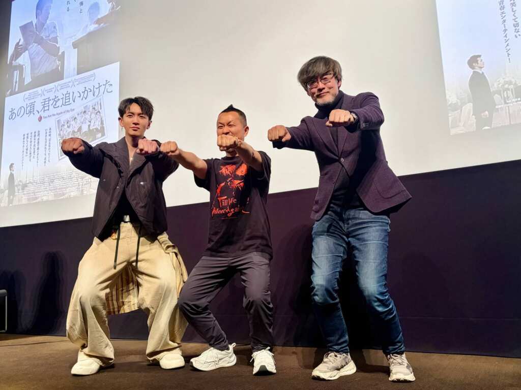 ▲《功夫》導演九把刀、柯震東、《哥吉拉-1.0》導演山崎貴三人一起擺出《那些年,我們一起追的女孩》片中經典的罰半蹲動作。(圖/麻吉砥加提供)