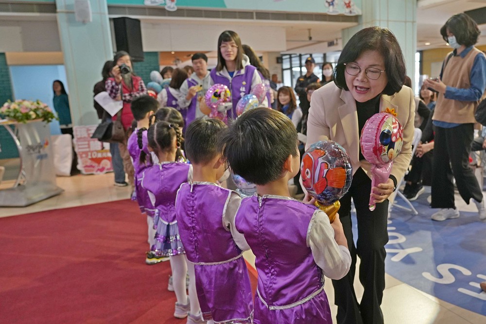 孩子是寶、三胎最好!雲林縣推萬寶龍計畫 張麗善:第三胎加碼至10萬 228 孩子是寶、三胎最好!雲林縣推萬寶龍計畫 張麗善:第三胎加碼至10萬 227