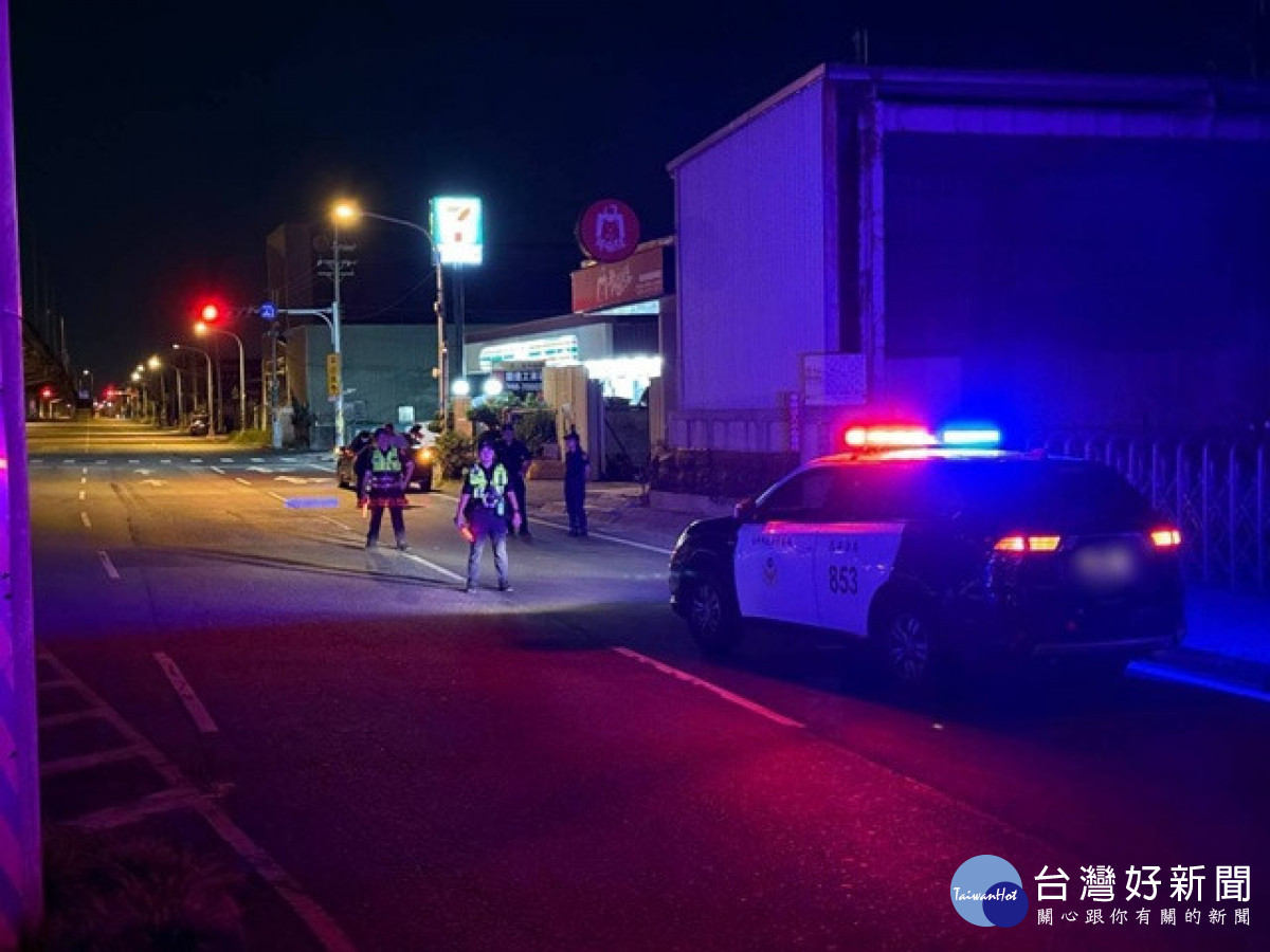 劉分局長帶隊取締改裝車。林重鎣