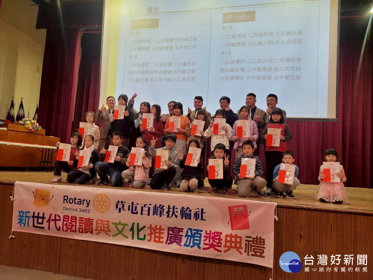 國小學童在閱讀中大為提升思考力。(百峰扶輪社提供)