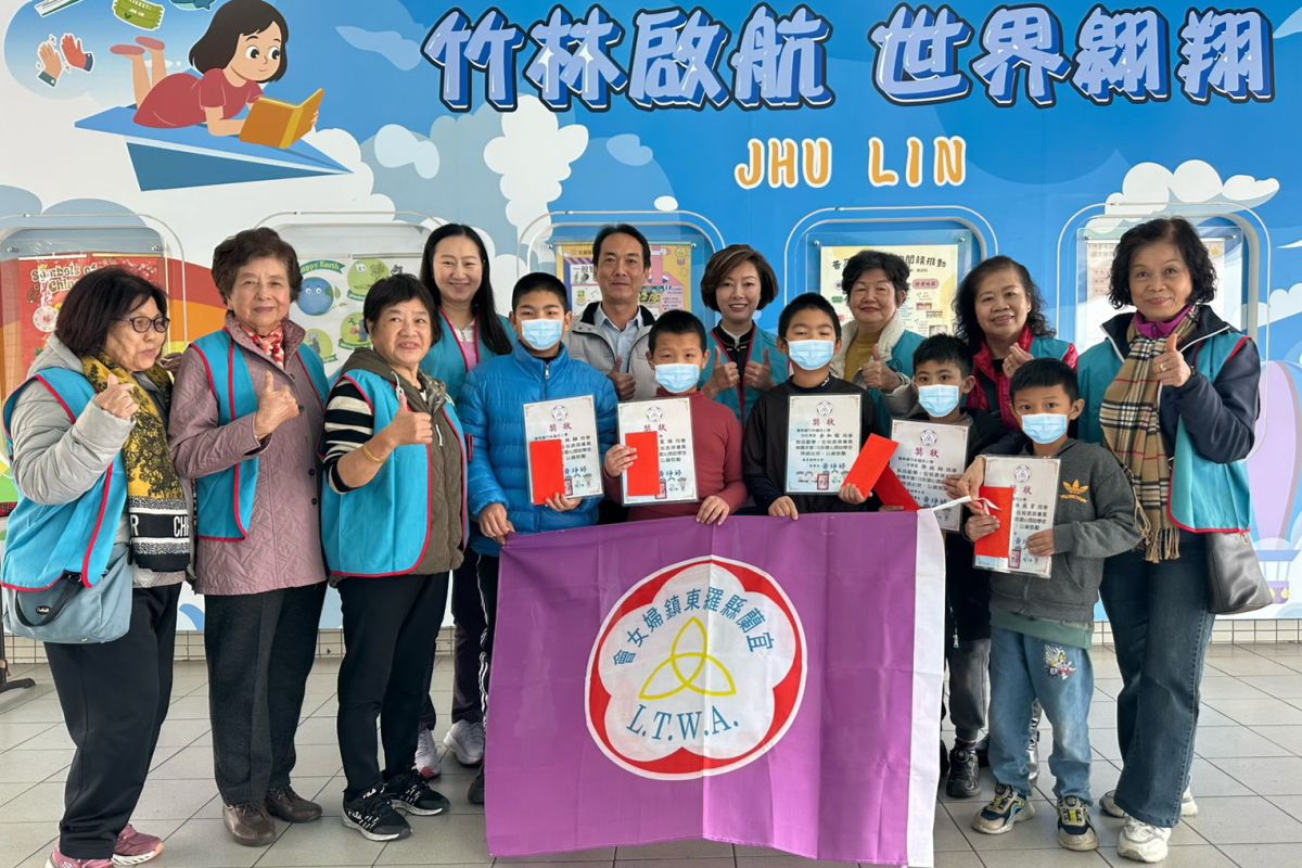 圖/羅東鎮婦女會愛心工作隊今(6)日走入校園,親自將獎助學金送到學生手中,以實際行動關懷弱勢學童,陪伴孩子安心就學、穩定成長。(宜蘭縣議員黃琤婷提供)