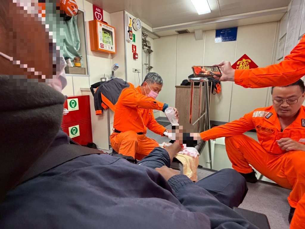 移工海上作業腳指斷裂！　澎湖海巡漏夜救援