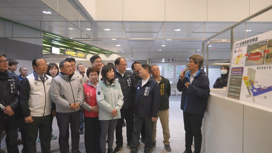 中和光復線新北市段可行性研究年中提報 43 《圖說》綜規科長黃維崧講解地下連通空間。〈捷運局提供〉