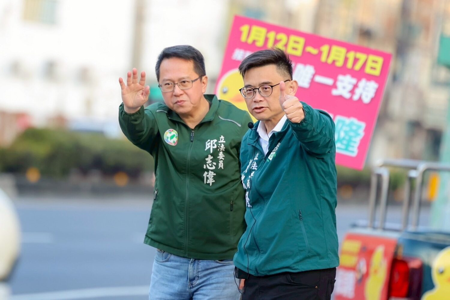 邱志偉首度陪同站路口 賴瑞隆北高雄陸戰全面強化、團結衝刺初選