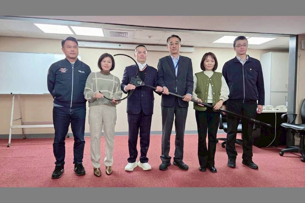 強化捷運車站維安 市政顧問陳啟宏贈北捷新型防爆叉 204 強化捷運車站維安 市政顧問陳啟宏贈北捷新型防爆叉 203